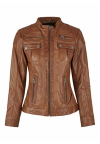 Giacca in pelle marrone con colletto rialzato, chiusura con zip, due tasche sul petto e due tasche laterali con zip. Texture liscia con un design aderente.