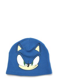 Niebieska dziana czapka z daszkiem z wizerunkiem postaci z kreskówki z zielonymi oczami, żółtymi akcentami oraz wyraźnymi cechami, takimi jak spiczaste uszy i uśmieszek.