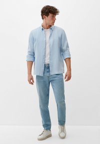 s.Oliver MIT BUTTON DOWN KRAGEN - Koszula