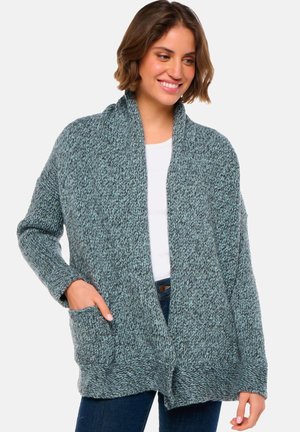 Gilet en tricot épais en teal et gris, avec un devant ouvert, des manches longues et des poches avant. Texture douce et coupe décontractée.