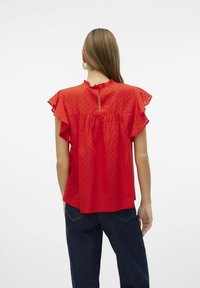 Vero Moda VMTRINE - Bluse - high risk red