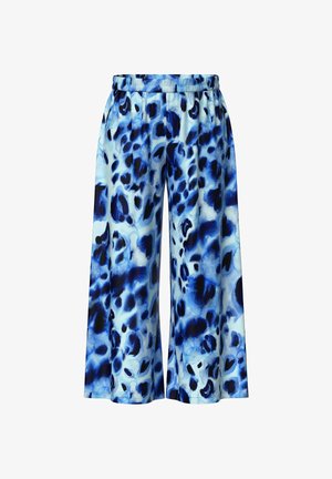 Blå og sorte dyreprint bukser med vid ben og elastisk talje på hvid baggrund.