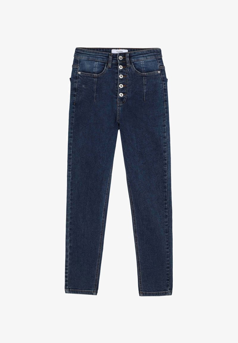 Jean en denim bleu foncé taille haute avec fermeture à boutons, poches devant et derrière, et coupe fuselée des jambes.