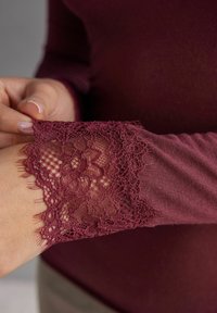 Intimissimi ULTRALIGHT - Camiseta interior - bordeaux folk red