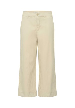 Pantalon beige court à jambes larges avec fermeture par bouton et fermeture éclair, passants pour ceinture et deux poches avant.