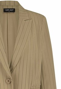 Beige blazer met dunne zwarte verticale strepen, enkele knoopsluiting, notch-lapels en een zijzak. Glad stoffen textuur.