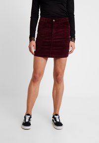 Vero Moda Falda acampanada - dark red