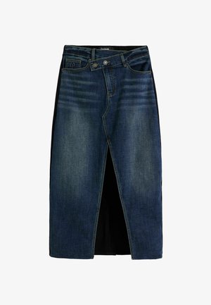 Jeansrock in dunkelblauer Farbe mit einem Schlitz vorne, strukturiertem Bund und kontrastierendem schwarzem Stoff an den Seiten.