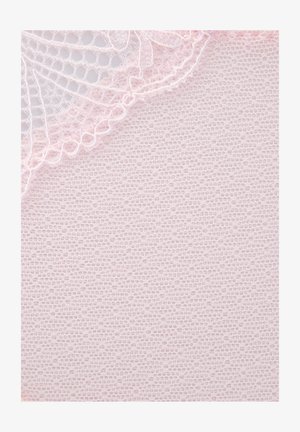Lichtroze stof met een gestructureerd gaaspatroon, voorzien van een delicaate kantafwerking langs de bovenrand. Zachte, fijne geweven materiaal.
