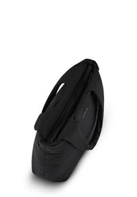 Svart nylon tote-väska med en mjuk textur, utrustad med dragkedjestängning och dubbla handtag. Designen är elegant och något rundad i botten.