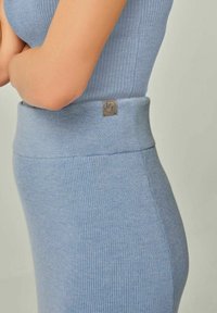 YOU LOOK PERFECT ERIKA - MERINO SKIRT IN RIB KNIT - Bleistiftrock - himmelblau
