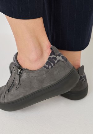 Tamaris BEQUEME SNEAKER MIT T-FLOW EFFECT - Tenisky - anthracite sue