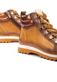 Pikolinos VIGO - Botines con cordones - brown