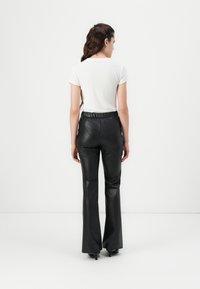 ONLY ONLJESSIE PANTS  - Pantalon classique - black