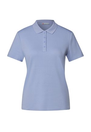 Hellblaues Poloshirt aus Baumwolle mit kurzen Ärmeln, Kragen und Knopfleiste mit fünf Knöpfen, mit einer glatten Textur.