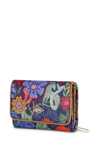 Vouwportemonnee met een levendig bloemenpatroon in tinten van rood, blauw en groen, met een gouden logo-accent en een bruine bies.