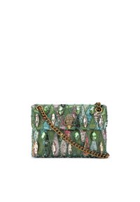Borsa a mano verde in paillettes con chiusura a forma di conchiglia, motivi a diamante multicolore e tracolla in oro. Design rettangolare compatto.