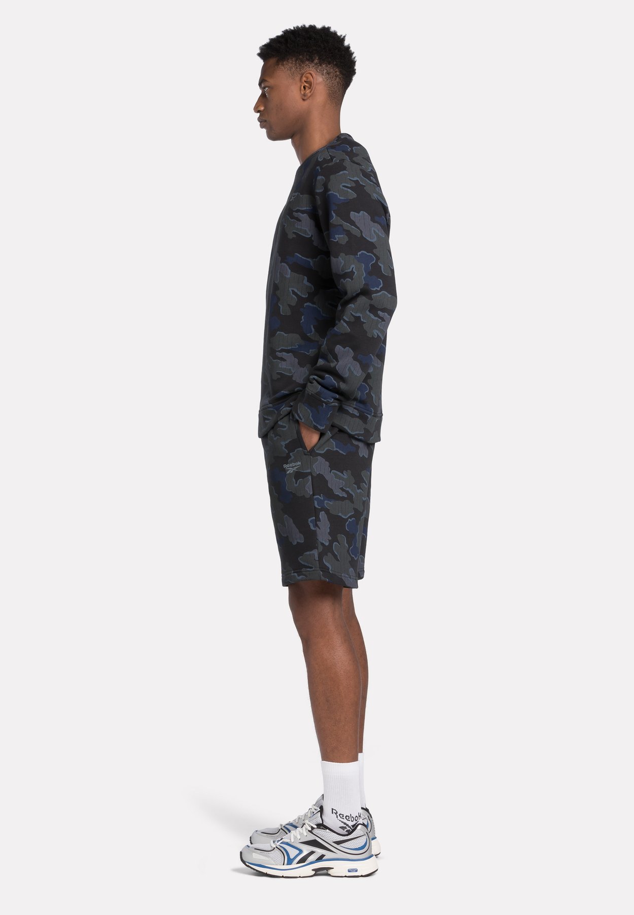 IDENTITY MOTION CAMO