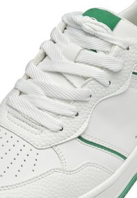 Tamaris Sneakers basse - white green