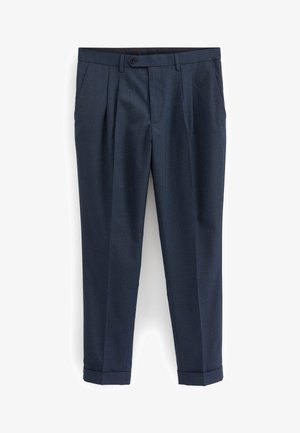 Pantalons habillés pour hommes en bleu marine sur mesure avec plis à l'avant, poches latérales, passants de ceinture, fermeture à bouton et ourlets retroussés.