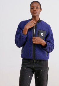 Carhartt WIP JANET LINER - Casaco polar - aura / black