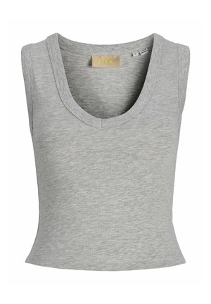 Jasnoszary bezrękawnikowy krótki top z dekoltem w serek i tekstylną metką „JJXX” na tylnej linii szyi.