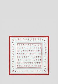 Kwadratowa jedwabna chusta o białym tle z czerwonymi ilustracjami postaci i linii, otoczona solidnym czerwonym brzegiem. Wzory przedstawiają różne pozy i aktywności.