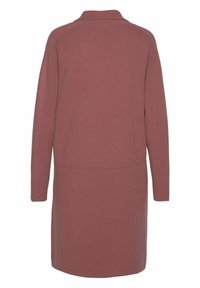 Langarmig, rozekleurige cardigan, gemaakt van zacht gebreid materiaal, met een kraag en een rechte snit met een halflange lengte. Geen zichtbare sluitingen.