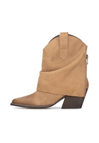 Bottine de cowboy en daim beige avec un bout arrondi, un design décontracté et un petit talon carré. Équipée d'une fermeture éclair latérale pour un enfilage facile.