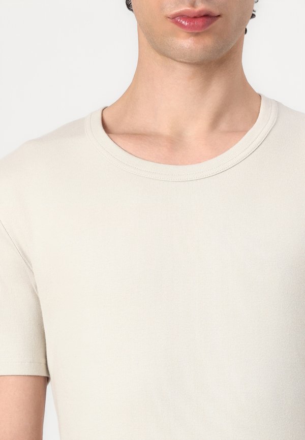 LARS - Basic T-shirt - moonstruck2