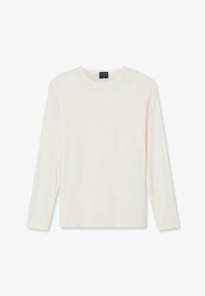 Chemise blanche à manches longues avec col rond et coupe ajustée, présentée sur un fond uni, avec une petite étiquette noire au niveau du col.