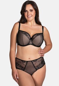 Zwarte lingerieset met details van visnet en kant. Beha heeft ondersteuning met beugels en verstelbare bandjes. Hooggetailleerde slipjes met bijpassend design.