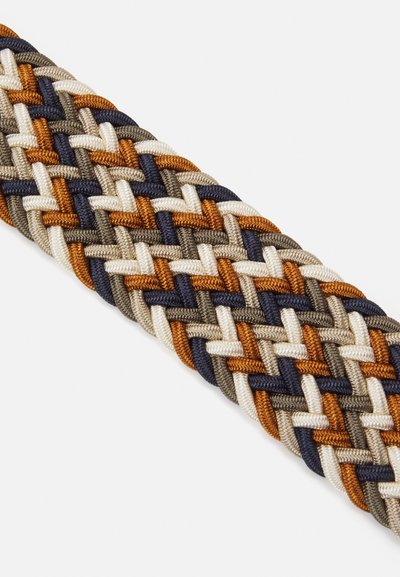 Geflochtener Gürtel in Braun, Marineblau, Weiß und Orange. Mit einem strukturierten Zopfmuster, aus strapazierfähigem Material mit flachem Profil.