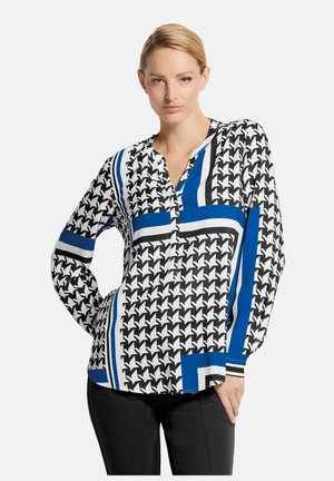 Schwarze und weiße Hahnentrittmuster-Bluse mit blauen Akzenten, ausgestattet mit einem V-Ausschnitt und Knopfdetails, aus leichtem Stoff gefertigt.