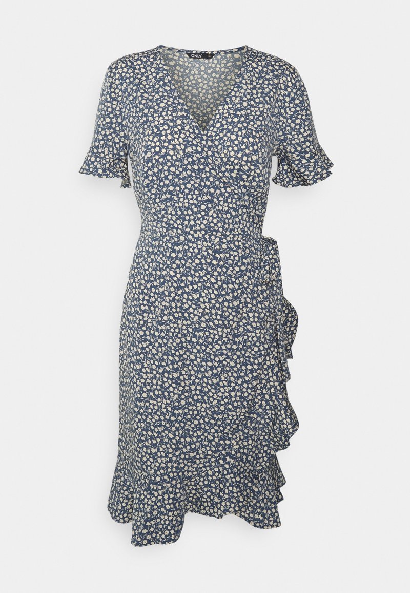 Robe portefeuille bleue avec imprimé floral blanc petit, manches courtes à volants, encolure en V et ourlet à volants sur le côté, longueur jusqu'au genou.