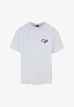 Bijela pamučna majica s okruglim izrezom i kratkim rukavima. Sadrži logo "Košarkaško bratstvo" u crnoj boji na lijevoj strani prsnog područja.