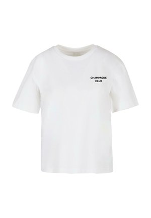T-shirt bianca in cotone con maniche corte e scollatura a girocollo, caratterizzata da testo stampato nero "CHAMPAGNE CLUB" nella parte sinistra del petto.