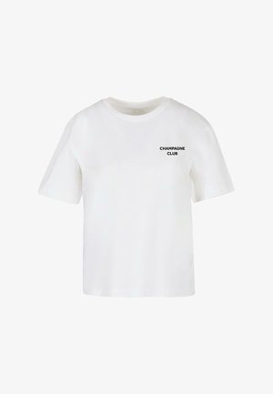 Valge puuvillane T-särk lühikeste varrukatega ja ümmarguse kaelusega, mille vasakus rinnakus on must print "CHAMPAGNE CLUB".