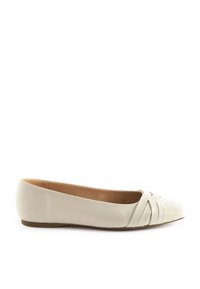 FOREVER COMFORTÂ® LEATHER SQUARE TOE BALLERINA SHOES - Ballerinasko - bone