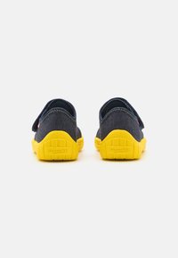 Superfit BILL - Tofflor & inneskor - blau/gelb