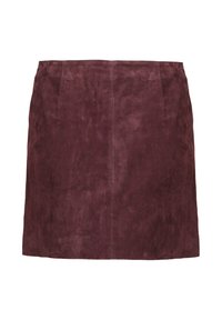 Mini-jupe en suédine bordeaux avec une texture lisse, coupe droite et sans quincaillerie visible, dotée de deux plis sur le devant pour un détail de design.
