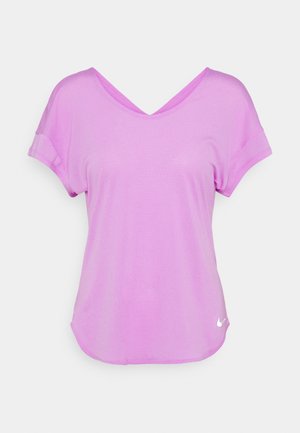 T-shirt de sport rose avec un col en V, des manches courtes retroussées et un ourlet incurvé. Fabriqué en tissu texturé et léger avec un petit détail logo.