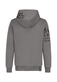 Grauer Hoodie mit einer Kordelzugkapuze, langen Ärmeln und gerippten Bündchen. Mit schwarzem Textdetail entlang des linken Ärmels und auf dem Rücken. Glatte Textur.