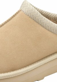 s.Oliver Slippers - beige