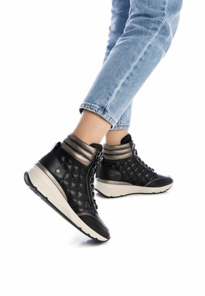 Carmela Botines de cuña - black