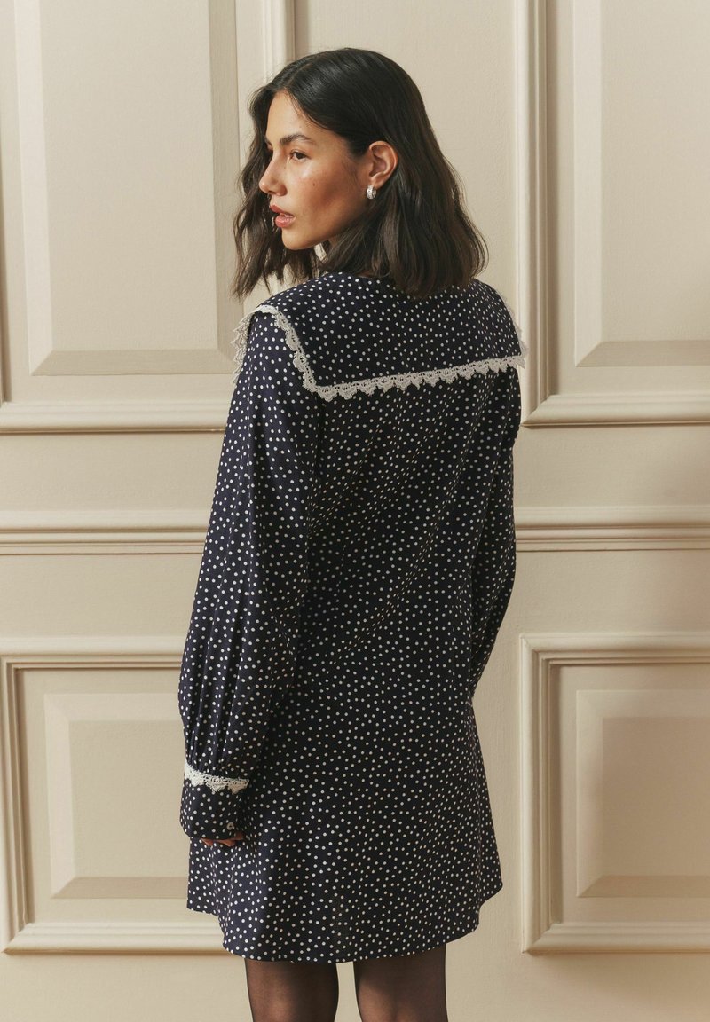 Laura Ashley REGULAR FIT-SAILOR COLLAR MINI WITH - Shirt dress - navy spot/ blue