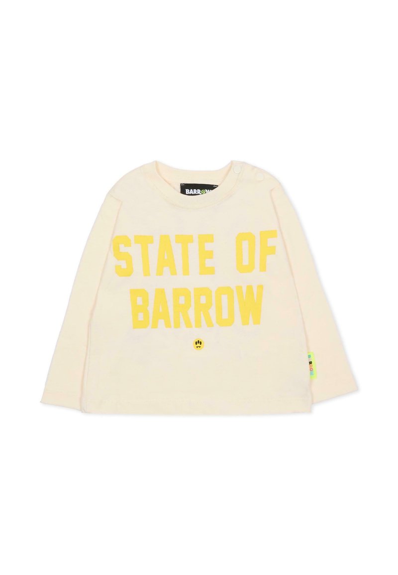 Maglietta a maniche lunghe giallo chiaro con la scritta "STATE OF BARROW" stampata in grassetto giallo sul davanti. Presenta bottoni a pressione sulla spalla.
