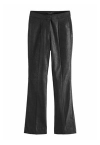 Zwarte flare-broek van een gestructureerde stof met twee plooien aan de voorkant, voorzien van een hoge taille en een rechte pijp.