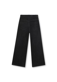 Jeans pretos de perna larga feitos de ganga com textura suave. Apresentam dois bolsos traseiros e uma etiqueta na cintura.