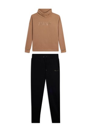 WITH TURN-UP COLLAR AND STUDDED LOGO - Tuta - beige
